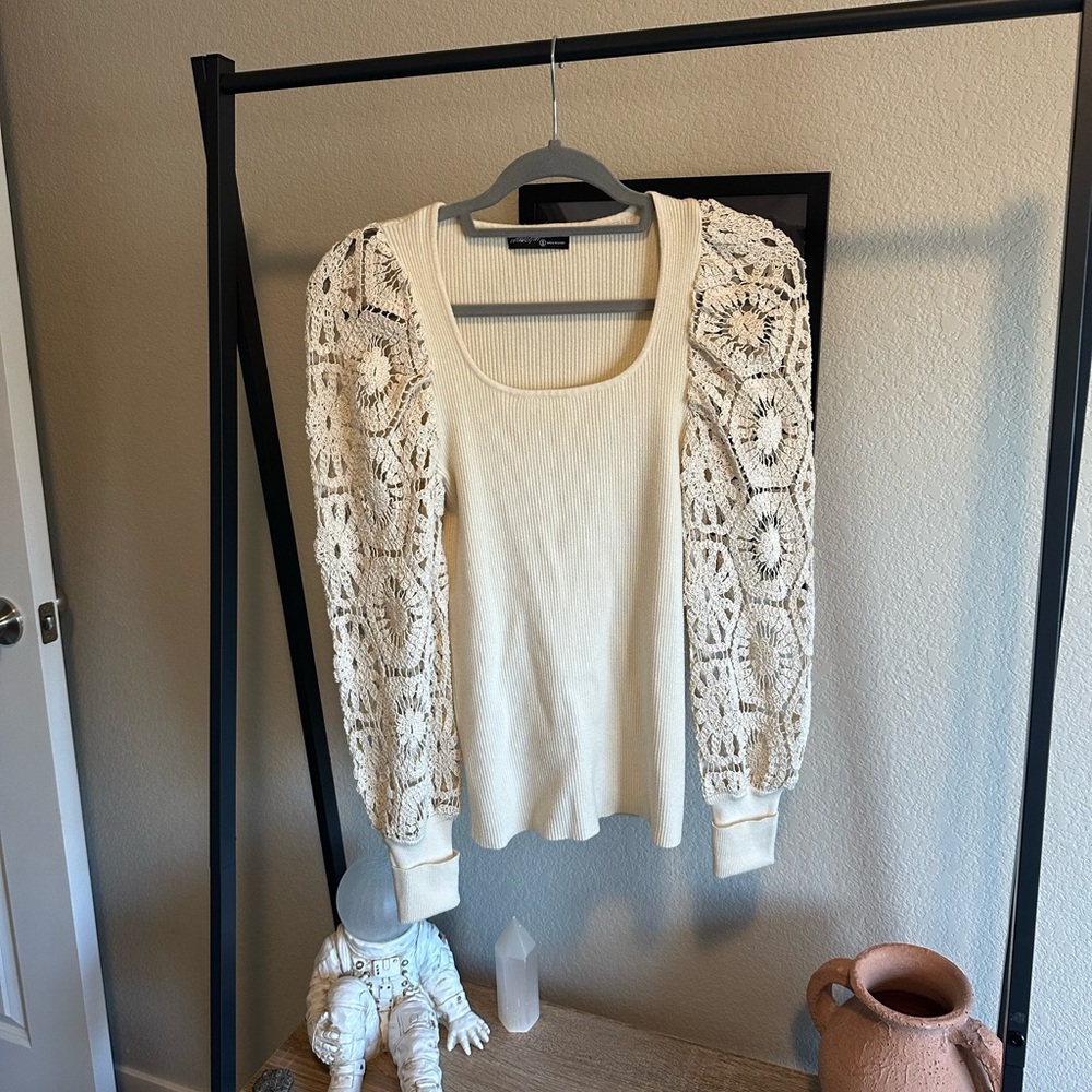 Vici Ribbed Crochet-Sleeve Top